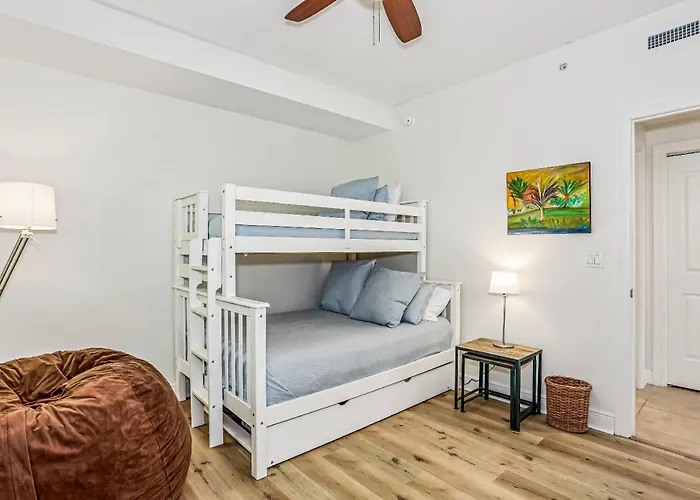 608 Lost Key Drive Unit 605c * Pensacola